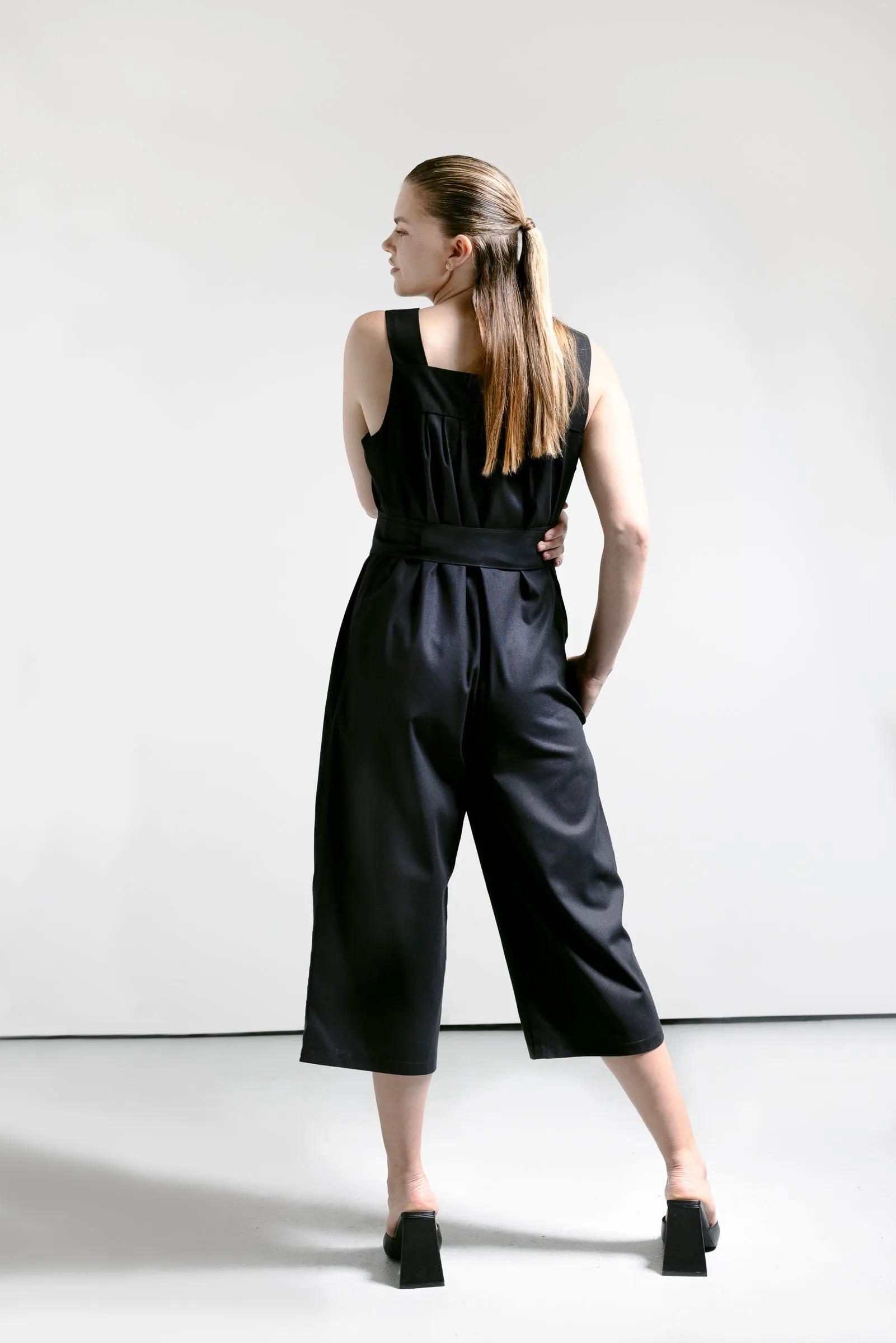 Abigail Linen Jumpsuit – Statement Style for Your Capsule Wardrobe
